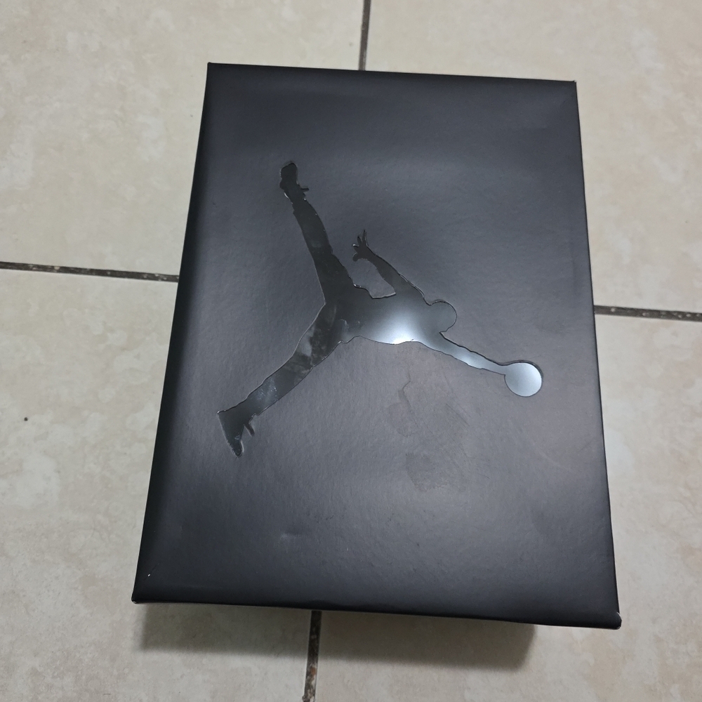 Empty Shoe Box - Picture 4 of 8